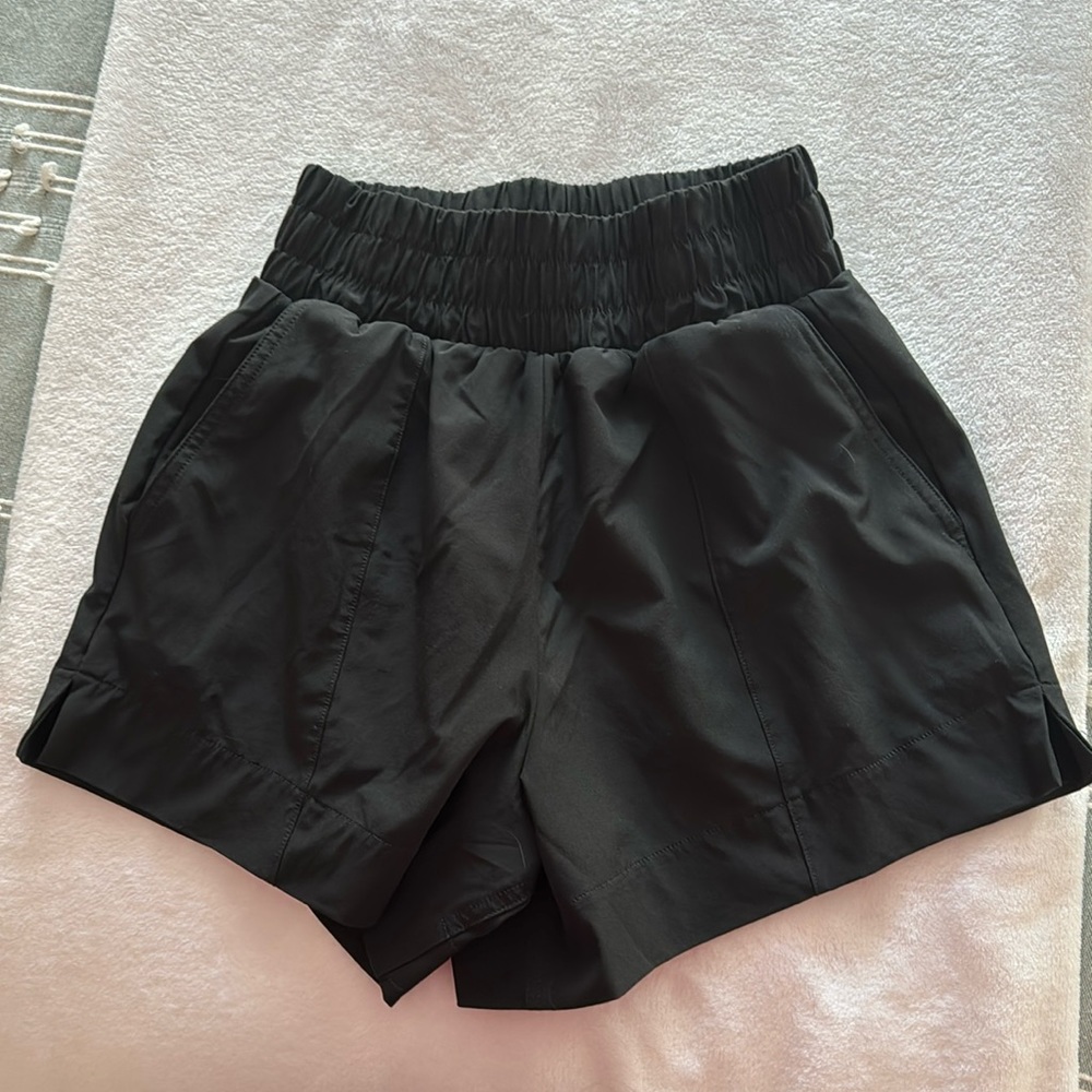 Abercrombie & Fitch high rise elastic waistband workout short. Black. Size XS.